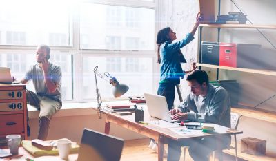¿Por qué debería contratar a un millenial? - Brownie Mama-ia